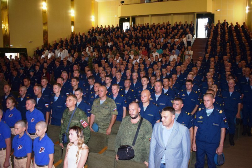В Камышине состоялось торжественное  собрание для военнослужащих 