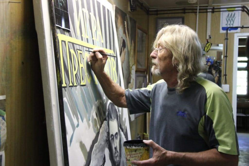 В Камышине художник Василий Чеботарев больше не будет рисовать афиши кино