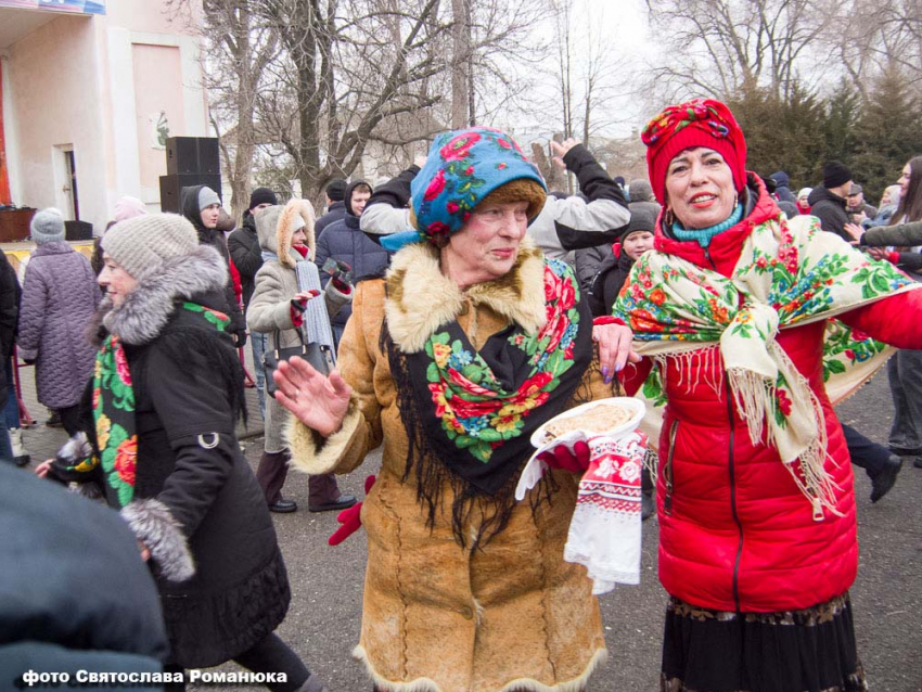 74-летняя пенсионерка и 16-летняя школьница успешно вышли замуж в Волгоградской области 