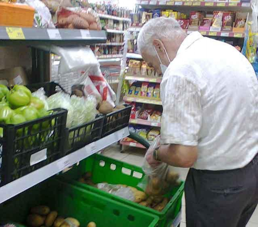 Депутат Волгоградской Облдумы посоветовал избирателям не лениться в поиске низких цен на продукты 