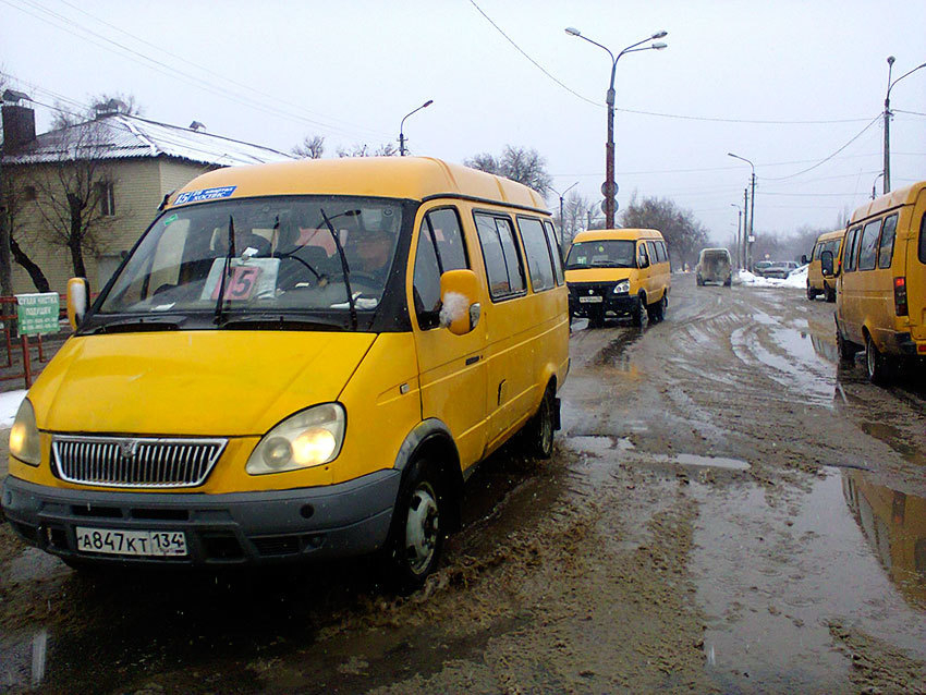 Снижение стоимости проезда маршрутчиками Камышина вынудило муниципальных перевозчиков отложить тему подорожания билетов в автобусах