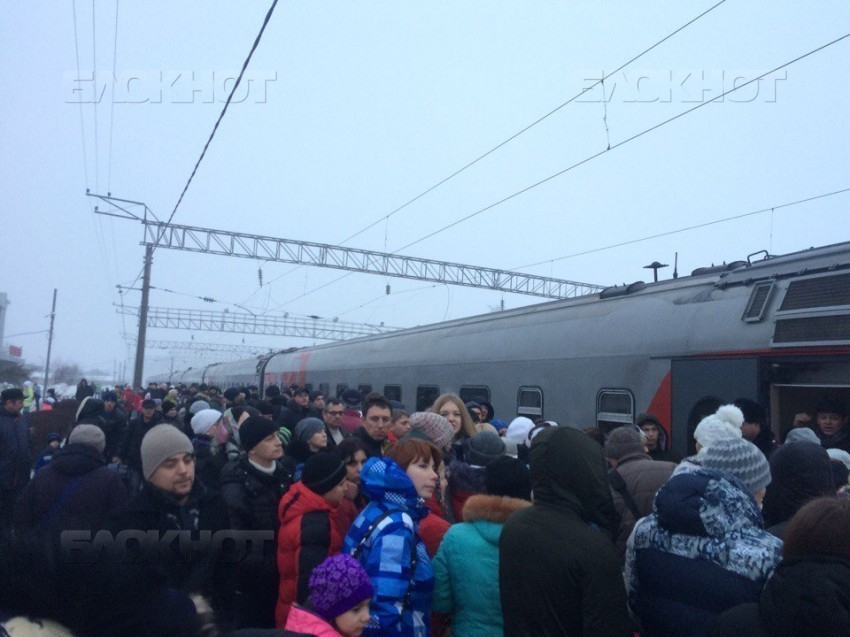 Чтобы попасть в поезд-музей, который 4 февраля сделает остановку в Камышине, жители Волжского занимали сегодня очередь с ночи