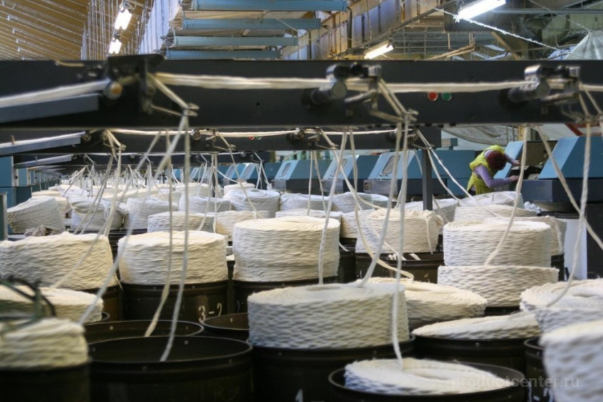 Текстильщики «Камышинлегпрома» заступают на смену под марши советских времен