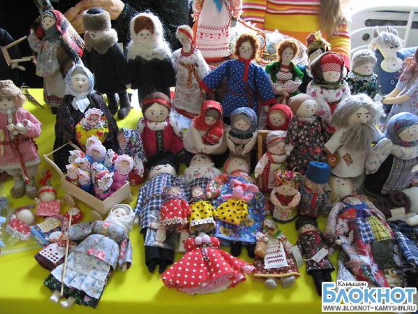 Фейерверк, тряпичные куклы и духовой оркестр – не «объешьтесь», горожане! - камышанка