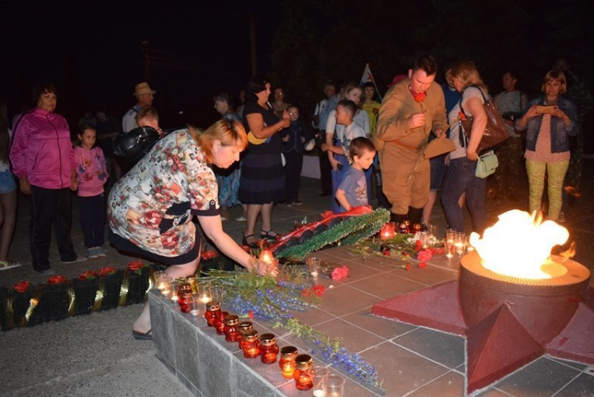 Камышане зажгли свечи памяти в годовщину начала Великой Отечественной