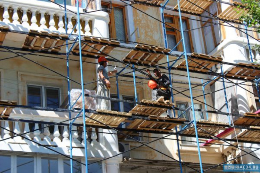 В городе Петров Вал Камышинского района завершили ремонт «дома с колоннами"
