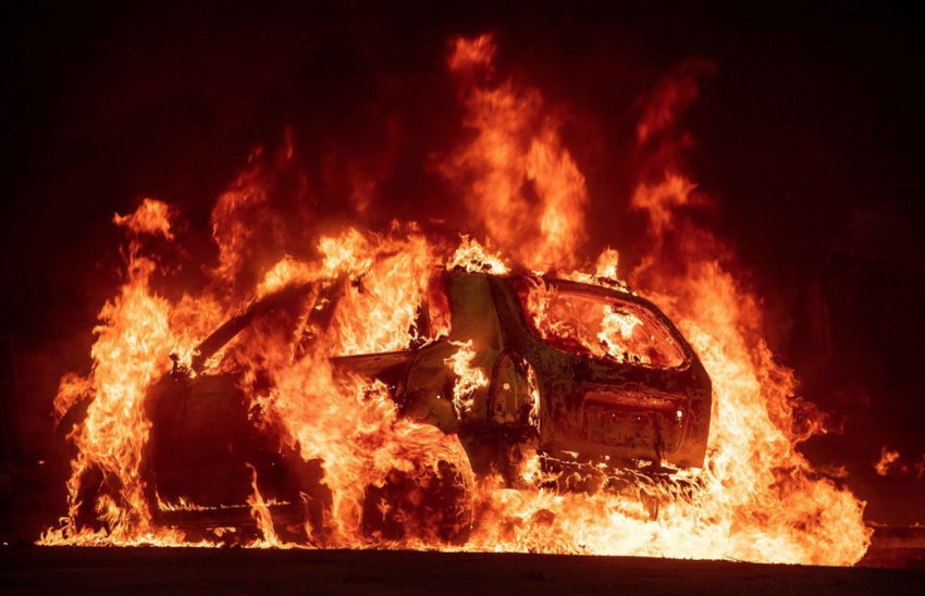 35-летний кавалер поссорился со своей возлюбленной и сжег ее автомобиль дотла