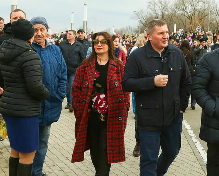 Губернатор Андрей Бочаров показал доходы за 2021 год - свои и супруги