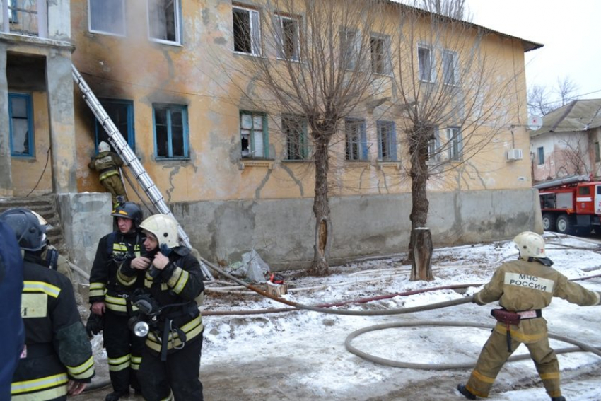 В больнице Камышина умер 42-летний мужчина, получивший страшные ожоги и отравление во время пожара в старом общежитии на улице Кирова 5 января