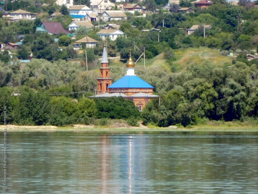 Впавший в агрессию молодой селянин насмерть заколол знакомого из-за ревности на глазах посетителей кафе