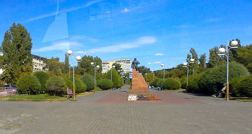 В Камышине в районе памятника Маресьеву на 3 дня частично перекроют улицу Некрасова - ее будут  асфальтировать