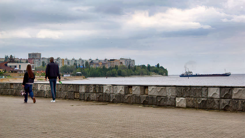 Власти Камышина, вы хотя бы к лету облицовку набережной поправите? - камышанин