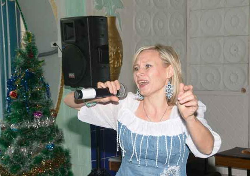 Попасть в хоровод и на новогоднее представление детям в Камышине можно только за 300 рублей