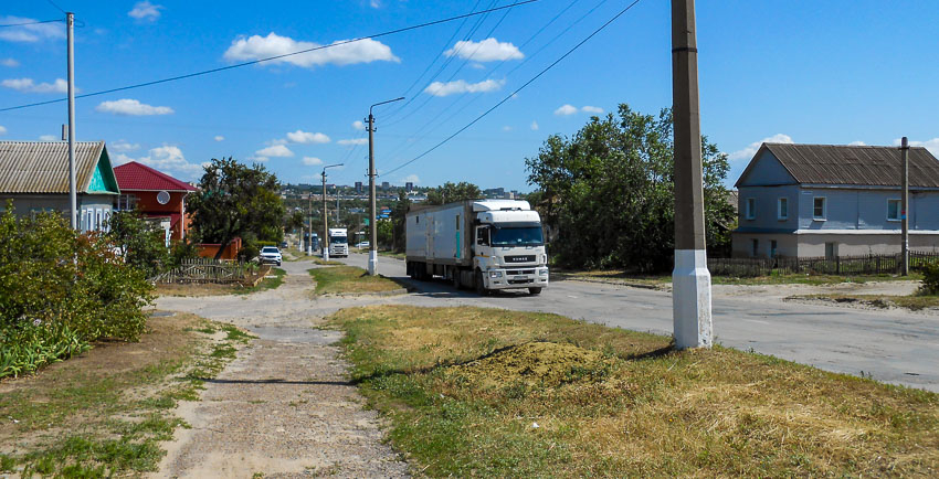 В Камышине с Пролетарской фуры «выгнали", так они теперь по Гагарина «шуруют» так, что дома дрожат? - камышанка