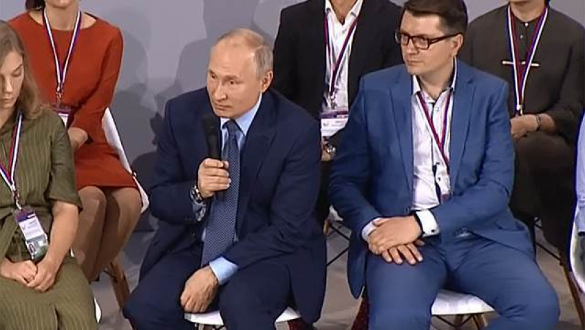 Путин призвал чиновников реагировать на журналистские сюжеты, как «собака Павлова"