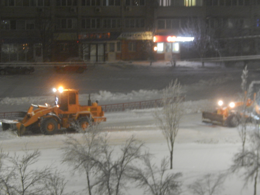 Камышинское «Благоустройство» организовало ночные смены по расчистке снега