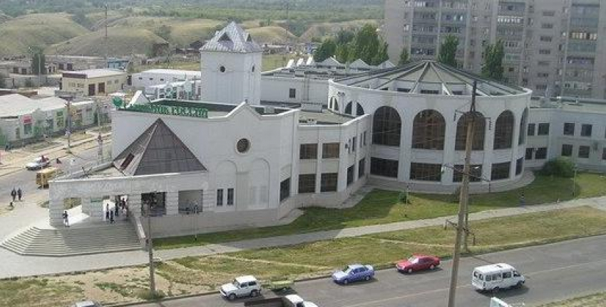 Помпезное здание Сбербанка в Камышине на Партизанской не может найти своего покупателя три года