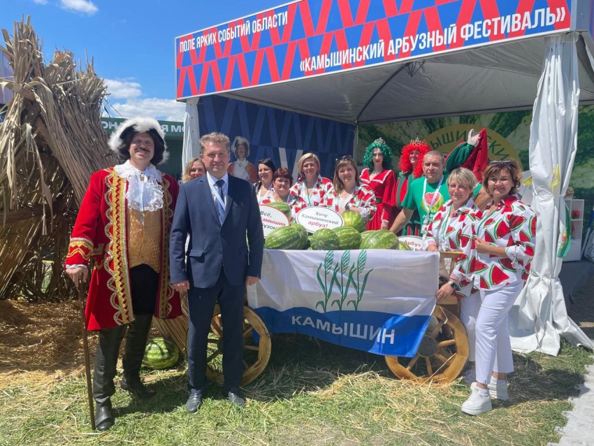Станислав Зинченко отправился на «министерский» День поля с хедлайнером Камышинского Арбузного фестиваля