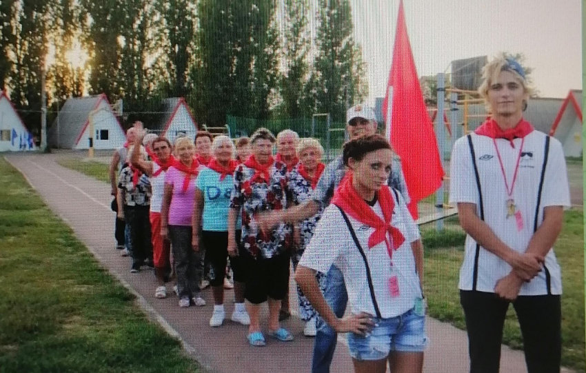 100 бабушек и дедушек поедут в «возрастную» смену в детский лагерь «Солнечный» в Камышине, за чей счет - неизвестно