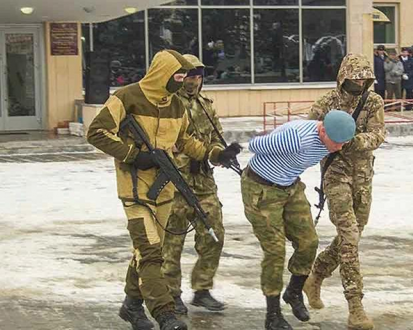 Военнослужащего-контрактника из Камышинского десантного соединения осудили к гауптвахте за пьянку в командировке