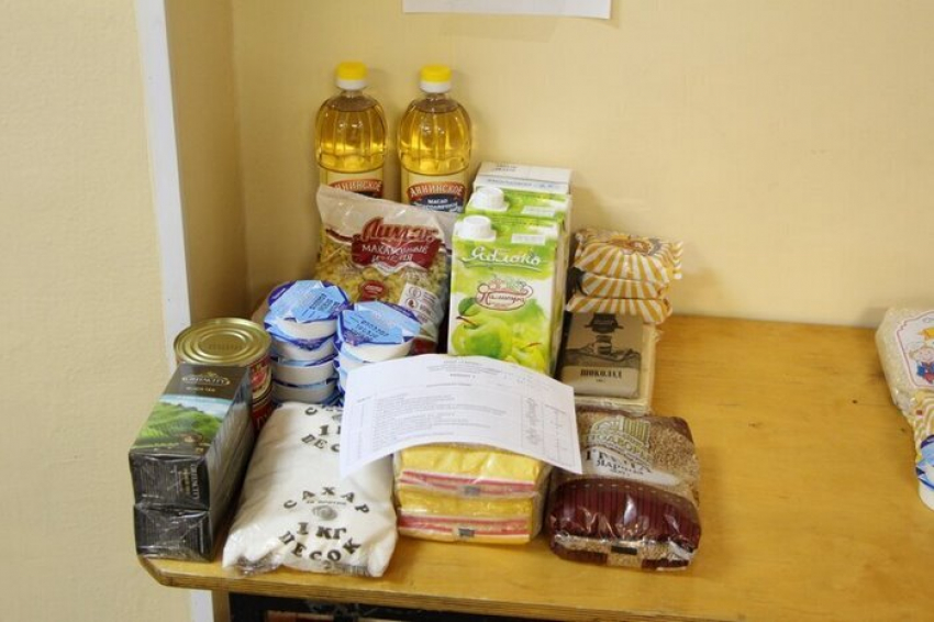 Почему в Камышине тайно развозят в некоторые квартиры пенсионеров пакеты с продуктами? - камышанка