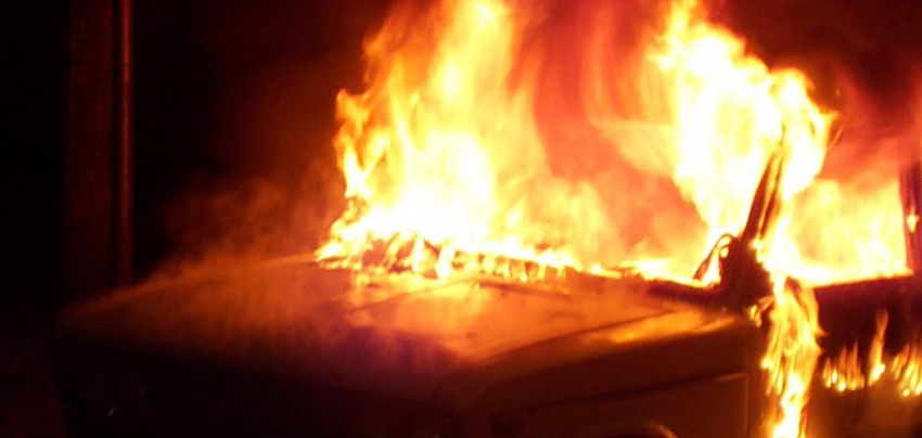 В Камышине на улице Стахановской превратился в факел автомобиль «Ауди"