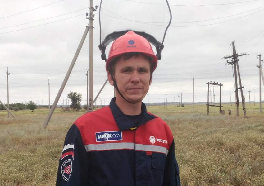 Лучший мастер по ремонту распределительных сетей работает в Камышинском районе