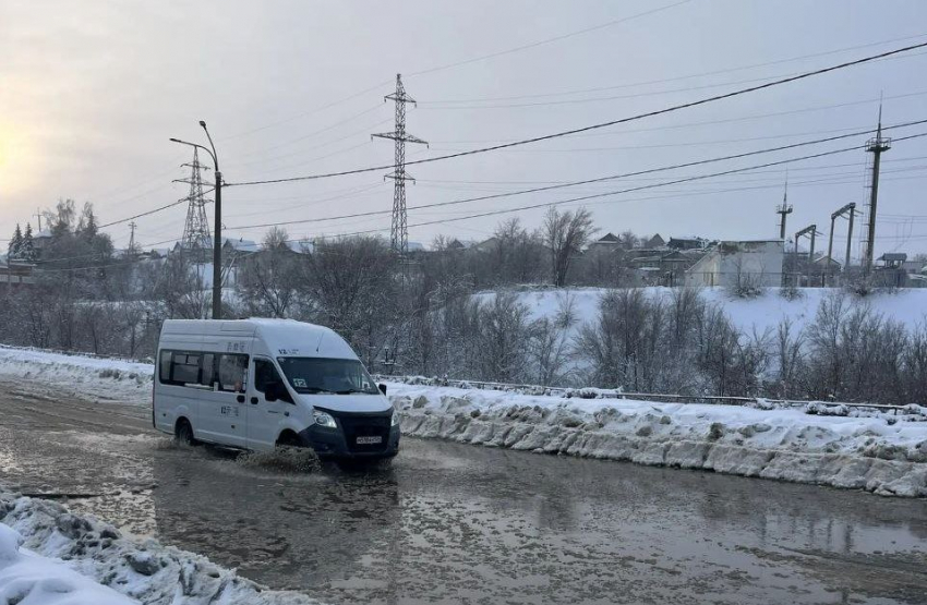 Администрация Станислава Зинченко рассказала, почему вдруг сегодня рано утром маршрутки «поплыли» по дамбе 3 городка (ВИДЕО)