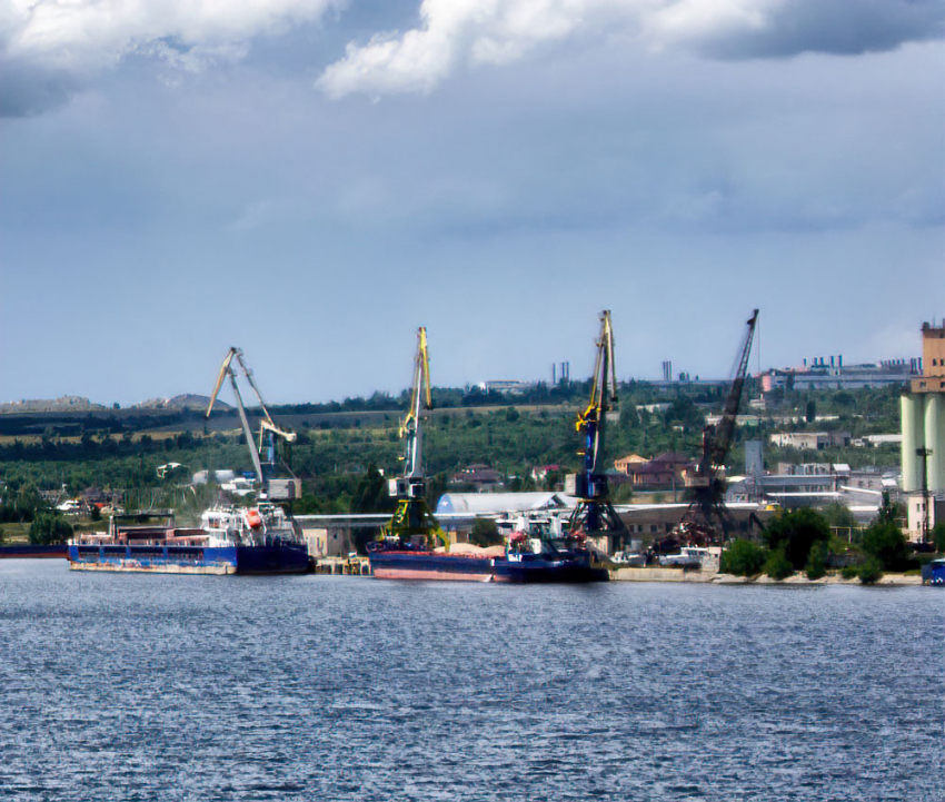 В Камышине под погрузку к местному элеватору поданы новые сухогрузы класса «река -море"