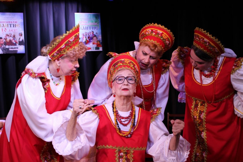 Прима Камышинского драмтеатра Татьяна Торощина, блиставшая в ролях роковых обольстительниц, сыграла бабушку в новом спектакле (ВИДЕО)