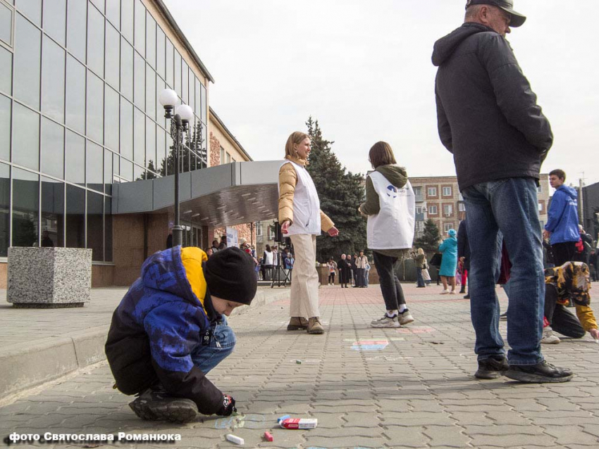 В Камышине сегодня, 25 апреля, в первый день всероссийской акции «Георгиевская ленточка - 2023", горожанам раздадут ленточки у ДК «Текстильщик"