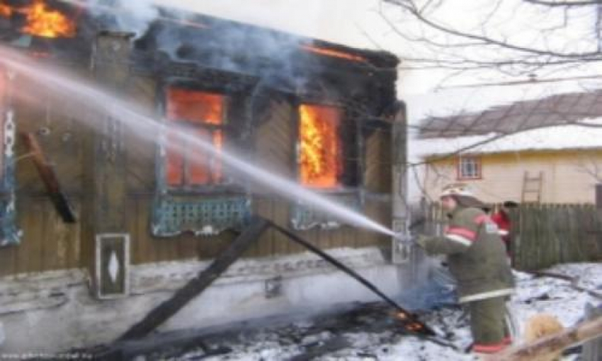 В Камышине на квартале Нефтяников случился пожар