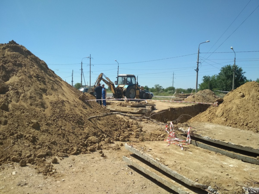 Получив тайм-аут с отключением горячей воды, коммунальщики Камышина приступили к неотложным ремонтам на теплотрассах