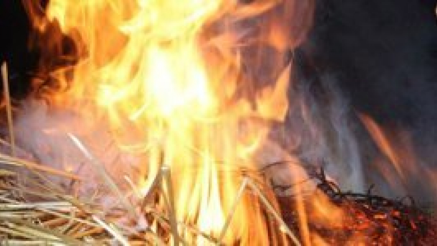 В Петровом Вале Камышинского района сегодня ночью сгорел стог сена