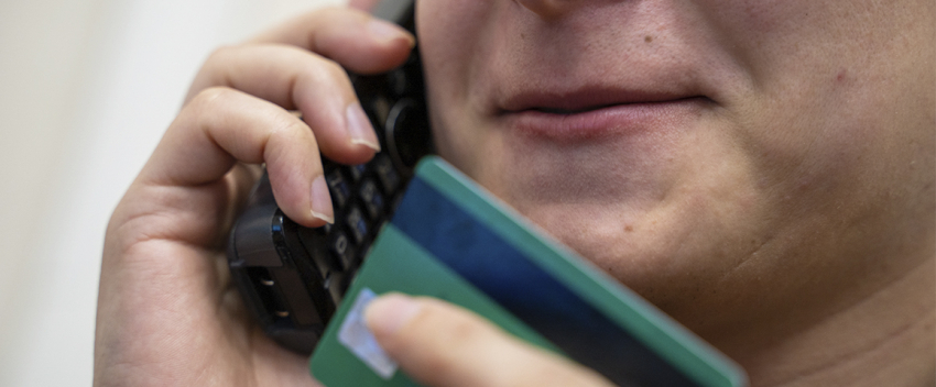 Фейковые банкиры замучили доверчивых камышан огромными хищениями с карт