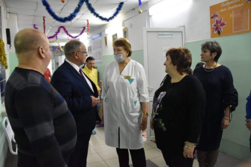 Глава Камышинского района Алексей Самсонов посетил Нижнедобринский психоневрологический интернат