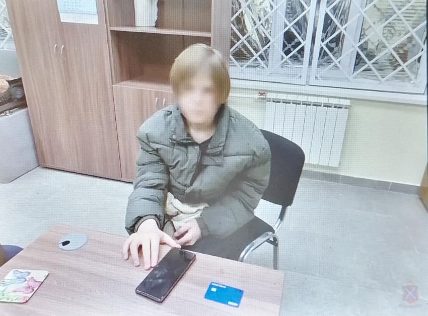 В Камышинском районе раскрыто хищение денежных средств с банковского счета несовершеннолетним парнем