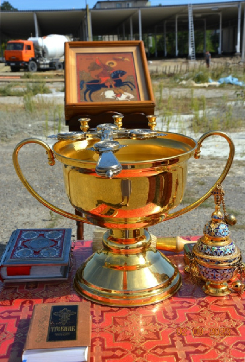 В Камышине зовут горожан на торжественное водружение купола на храм святого покровителя города