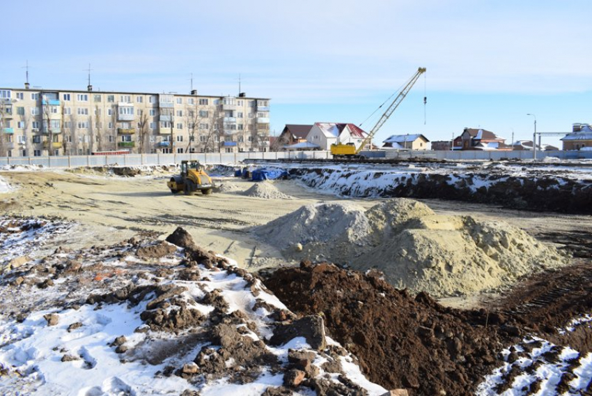 Ход строительства школы в 7 микрорайоне города проинспектировал Глава Администрации Камышина