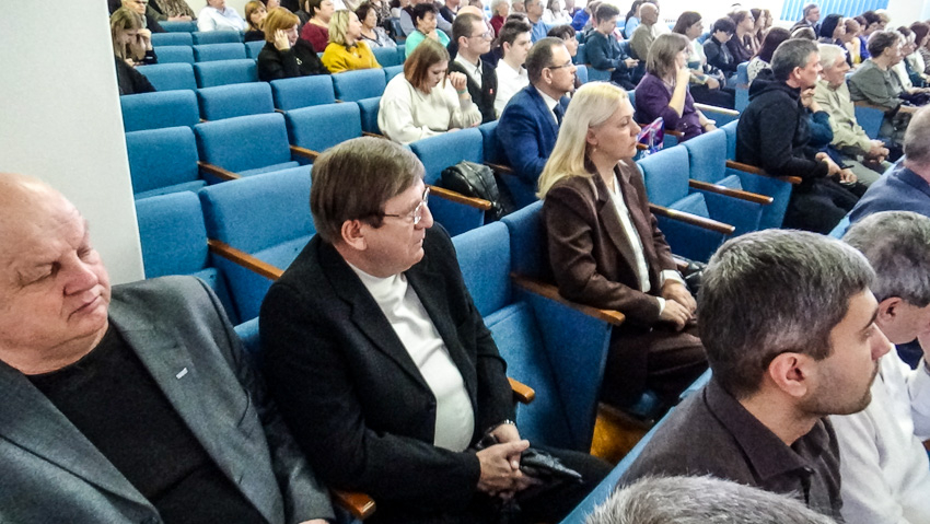 На отчете главы Станислава Зинченко камышанин Анатолий Ярмолович задал градоначальнику постоянно обсуждаемый вопрос, но...  (ВИДЕО)