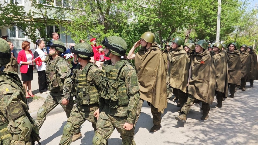 В Камышине у домов участников Великой Отечественной прошли марши «фронтовых бригад"
