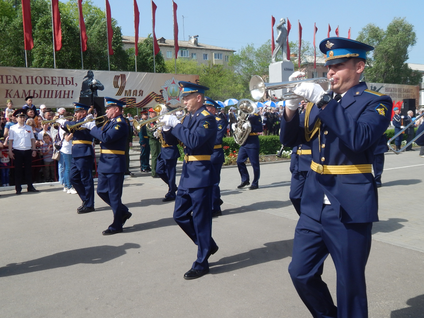 В Москве, в Камышине и других городах могут отменить парад Победы