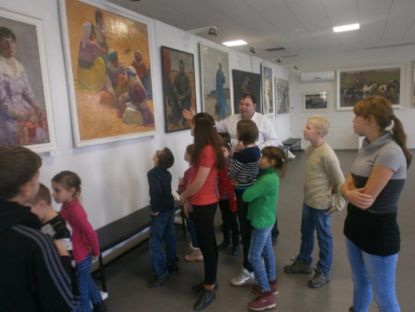 Воспитанники отделения диагностики и социальной реабилитации ГКСУ СО «Камышинский СРЦ» посетили художественную галерею
