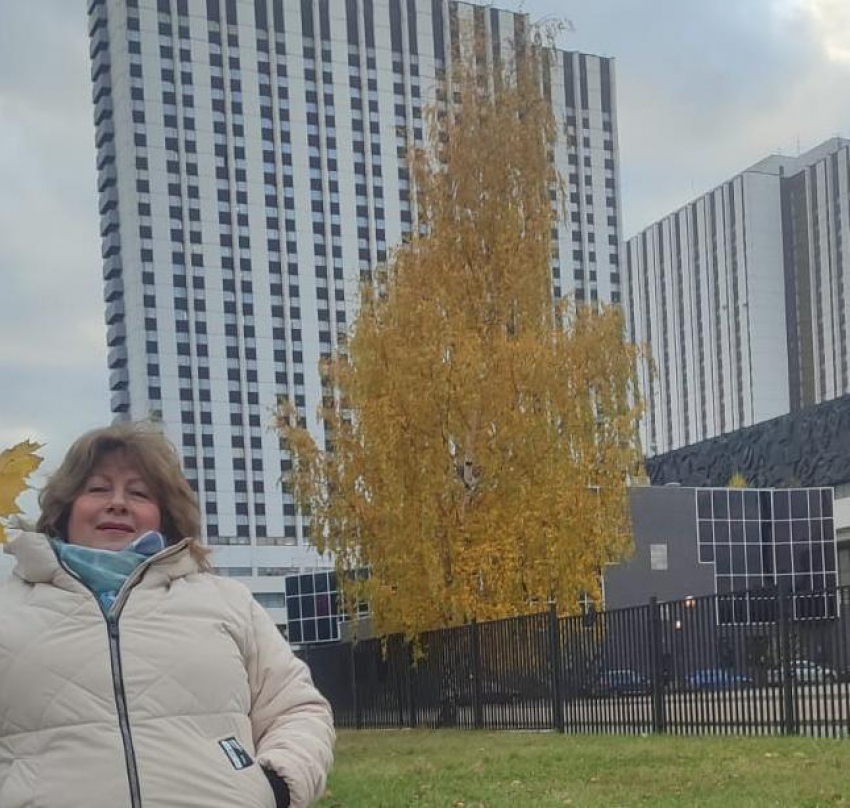 Собери букет по листику,  если хочешь в журналистику   