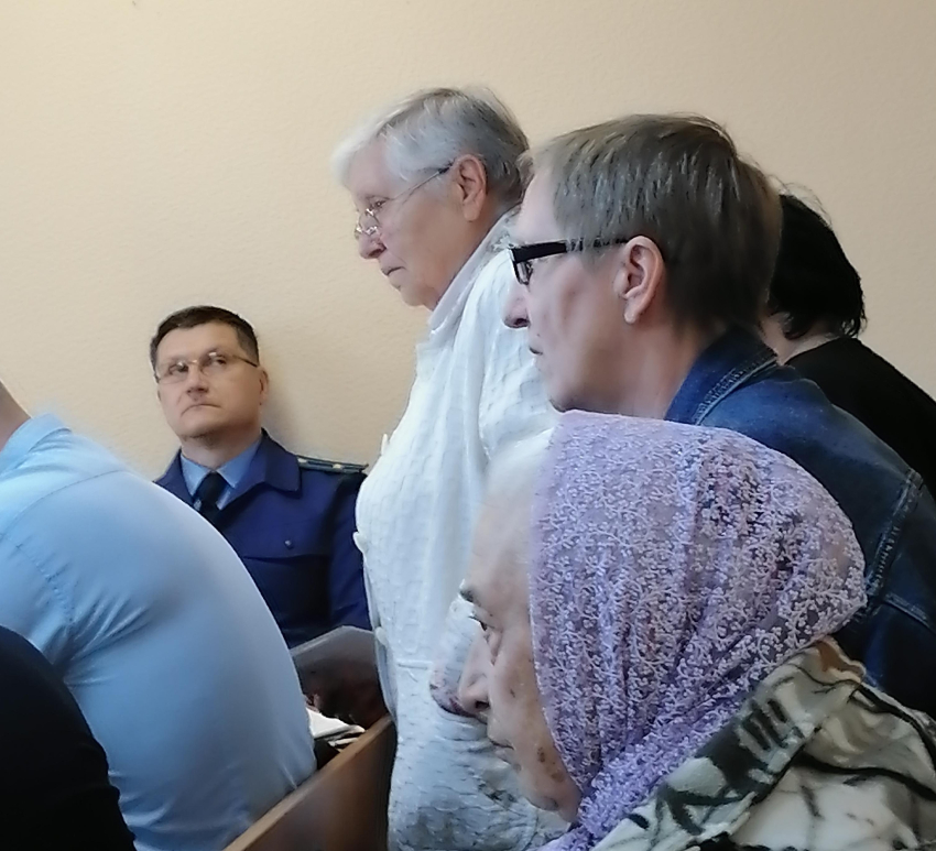 В Камышине суд в громком «деле Норова» сегодня серьезно продвинулся с допросом пайщиков, у судьи Ирины Поповой был хороший контакт с залом 