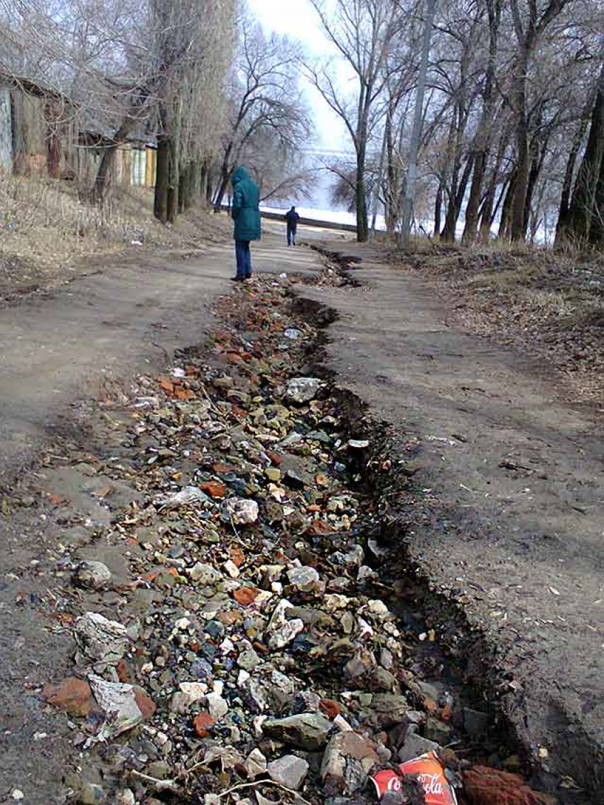 В Камышине никак не могут «победить» небольшой овраг со страшным старым названием Висельный