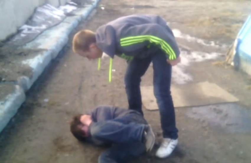 15-летние подростки  три часа избивали своего друга ради трех тысяч рублей
