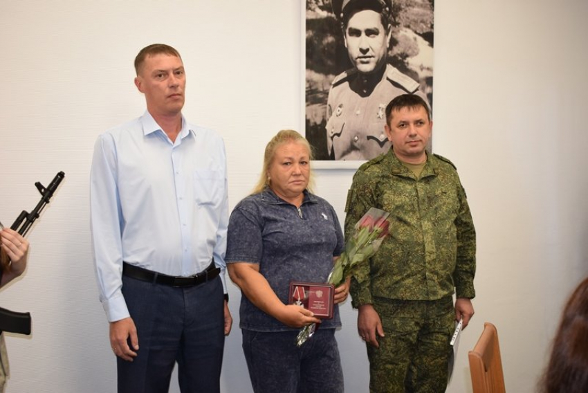 В Камышине родственникам погибших в СВО бойцов передали госнаграды