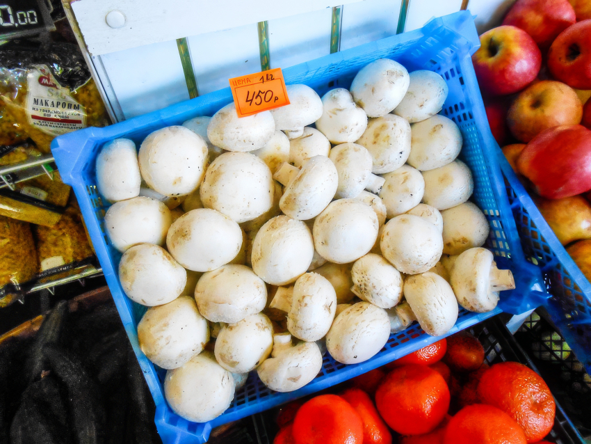 Подорожали яйца, колбаса, помидоры, фрукты и чуть ли не весь праздничный пасхальный стол...