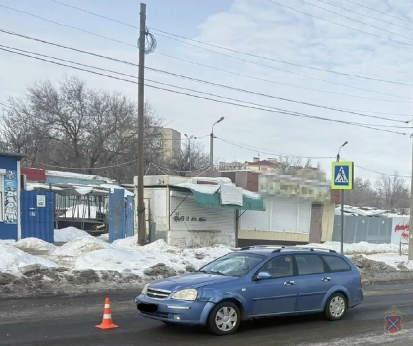 В Камышине в 4-м микрорайоне иномарка сбила пешехода